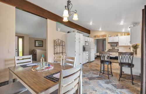 Serene Riverside Retreat home - Foto 3