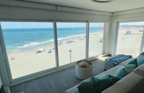 Luxury, beach front, two-bedroom apartment - Foto 8
