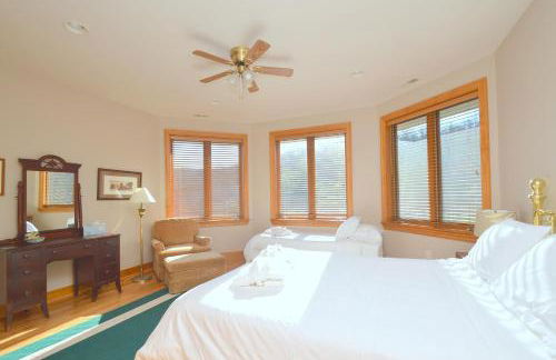 Redbud Keep - Unique Features, Movie Set Decor, Grill, Wifi, Family Friendly, Hiking, Billiard Table, Movie Theater Room, Fireplace, Golfing, View, 2 King Beds - Foto 47