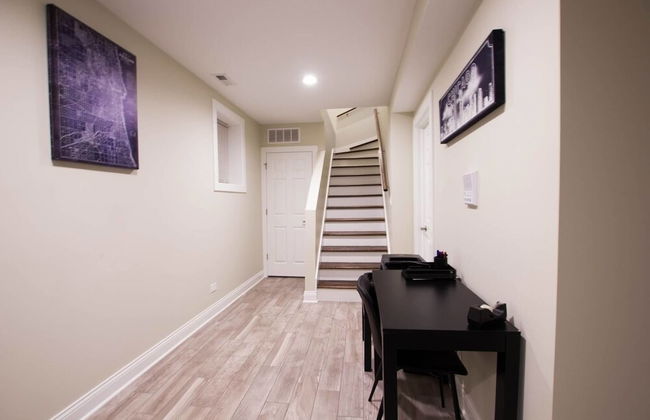 2 Level Home near Wrigley - Foto 23