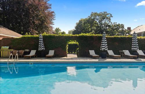 Private Resort Mansion with Pool - Foto 38