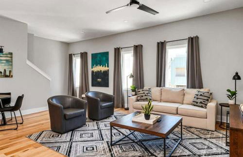 Spacious Nash Home for 12 Guests with Rooftop Views and Hot Tub - Photo 8