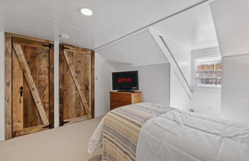 Modern Lux Cabin w Mtn Views and Fire Pit - Foto 39