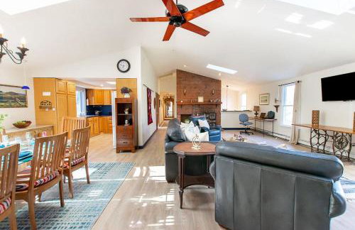 Large Home w Fire Pit and Dogs Welcome - Foto 15