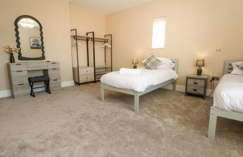 Meadow Manor And Spa - Photo 76