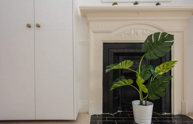 Stylish & Modern 3 Bed Flat in NW London With Garden - Foto 24