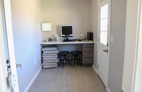 Modern Mini Golf Oasis - Foto 56