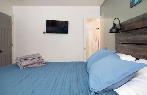 Fly Away Home with Aurora Views - Foto 15