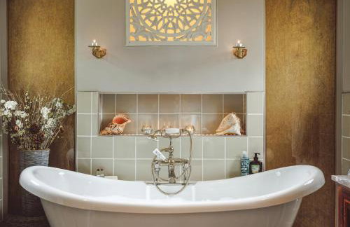 The Challoners - Photo 15