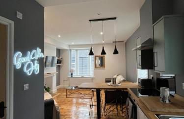 FRESH Flat in Leek, Staffordshire - Photo 7