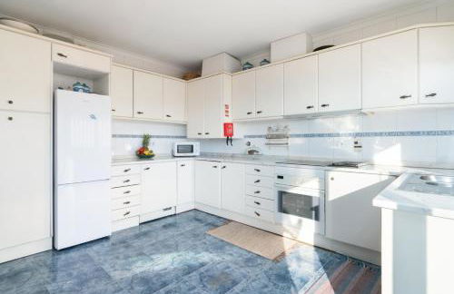 Host Wise - Homely Large Flat - Balcony - Foto 14