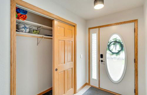 Luxury Prairie Retreat 5 Min from Madison! - Photo 4