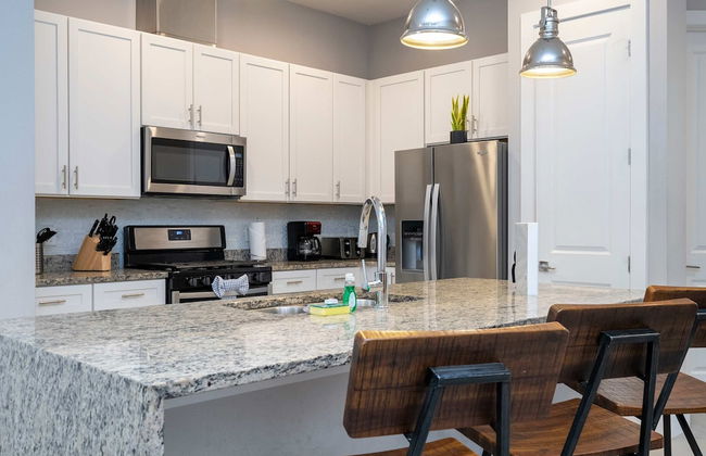 Modern Chic Home Mickey and Toy Story Rooms - Foto 10