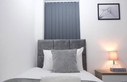 ETIHCITY - 3 Bedroom Semi - Free Parking near Etihad Stadium, Tourist attractions, Manchester City Centre, Transport and Motorway Links next to McDonald's - Sky n Netflix - Foto 35