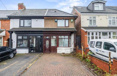 Spacious 4 Bedroom Home Near City Centre Sleeps 11 with Free Parking - Foto 53