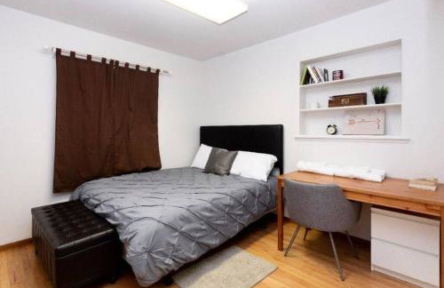 SunHouse 1410sqft BBQ 3xTVs Pets W/D Backyard - Photo 22