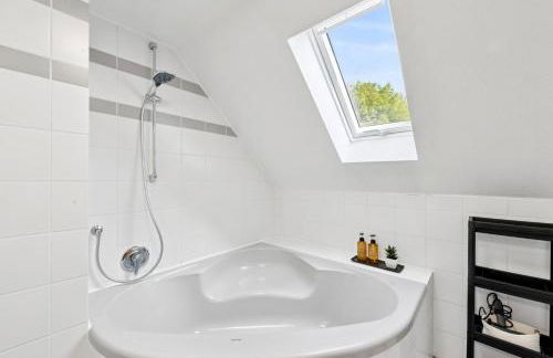 Gelbe Koffer - Vintage Maisonette Neunkirchen - 2 SZ - Self-Check-in - Balkon - Parkplatz - 1 km zum Zentrum - bis 4 Pers - Foto 18