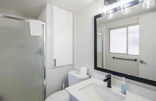 Spacious 2 Bedroom, 2 Bath, Pool, Free Parking, Gym - Foto 42