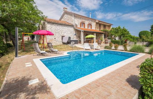 Amazing Home In Erzisce With Jacuzzi - Foto 1