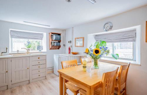 Grade II Listed House Tranquil Garden & Parking - Foto 3