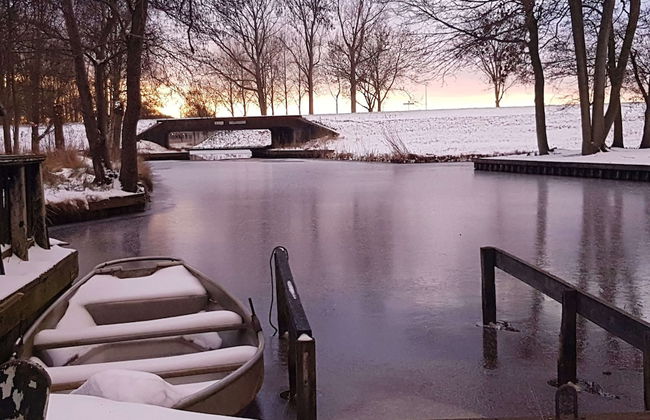 Group Home in Giethoorn With Waterside Terrace - Photo 39