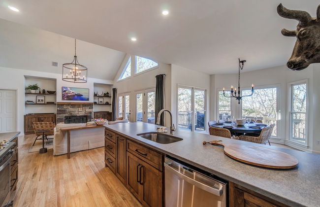 Lux Mountain Home! Golf / Lake/ EV / Game Room - Foto 9