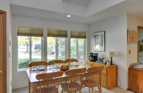 Charming Hidden Valley Resort Home Walk to Slopes - Foto 11