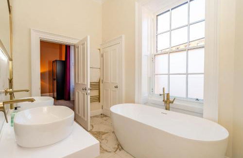 Dragon Suites Luxury Apartments at Rutland Square - Photo 67