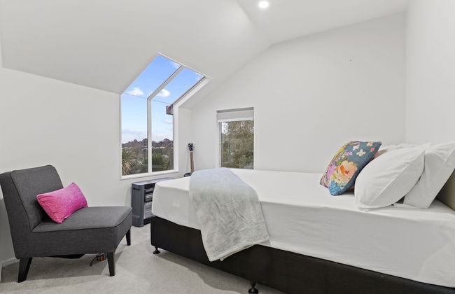 High-end Modern Villa Spa Pool & Views - Photo 10