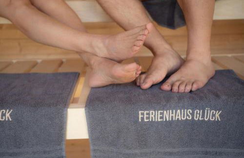 Gemütliches Ferienhaus "Glück" mit Gartensauna - Ideal für Familien & Paare - Foto 17