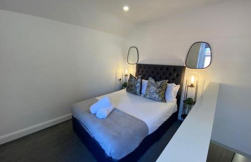 2 bedroom duplex apartment close to UHW & city centre - Foto 17