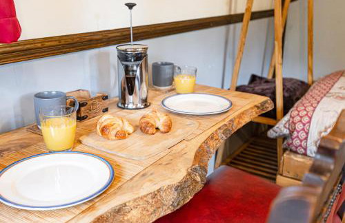 The Old Pumphouse Shepherds Hut with Hot Tub - Photo 34