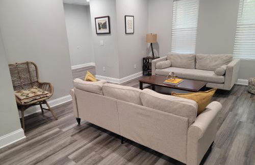 Beautiful 4 Bedroom House Near Downtown Columbus with Garage Parking and Backyard - Foto 7