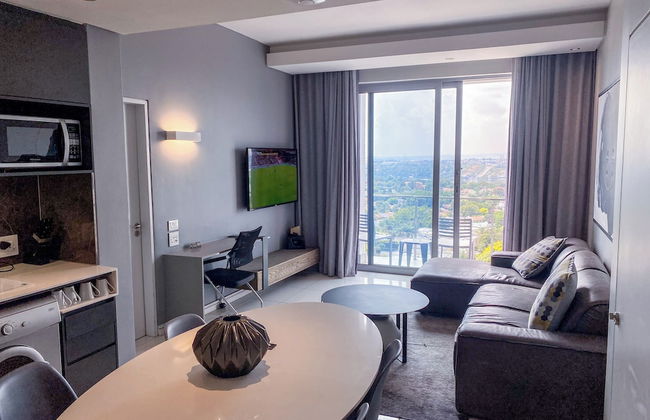 Sandtoncity-apartment-sleeps2-pool-parking - Photo 13