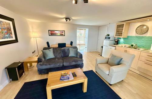 Dolphin Bay Suites - Photo 3