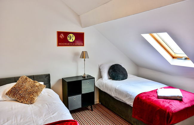 Captivating 3-bed House in Swansea Town Center - Photo 9