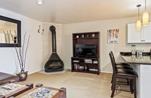 Unbeatable Location, Cozy Studio, Ski-In Ski-Out, Main Street Access, Perfect for Adventure! - Photo 1