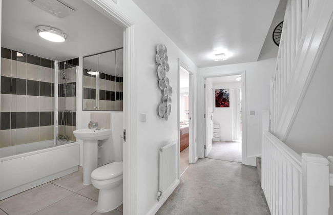 3 Bedroom and 2 Bath House with Balcony - Foto 30