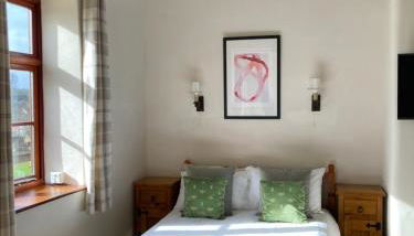 Peaceful Open-Plan Cottage With A View - Photo 5