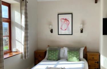 Peaceful Open-Plan Cottage With A View - Photo 5