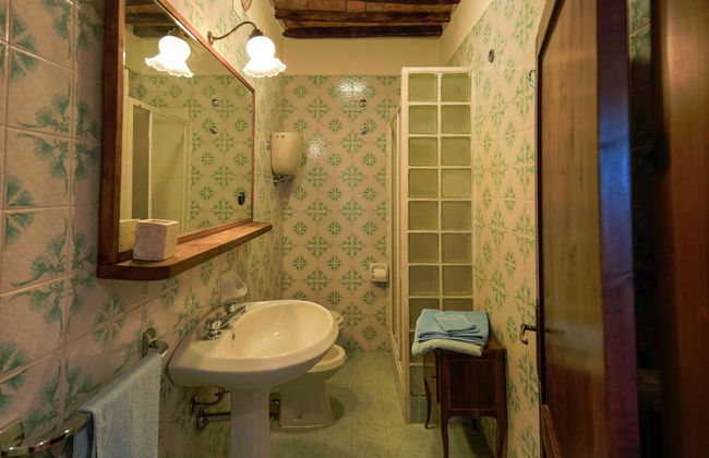 Adorable Farmhouse in Asciano - Photo 10