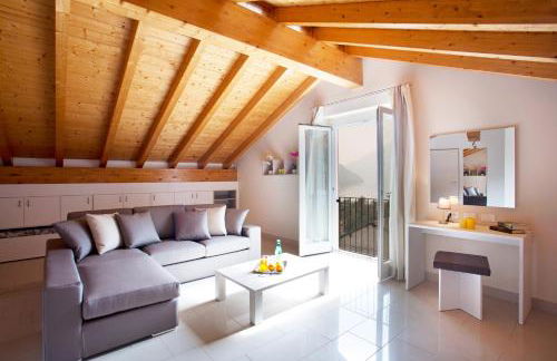 Sala Comacina Residence Apartment 5 - Sleeps up to 10 by Italian Apartments - Foto 14