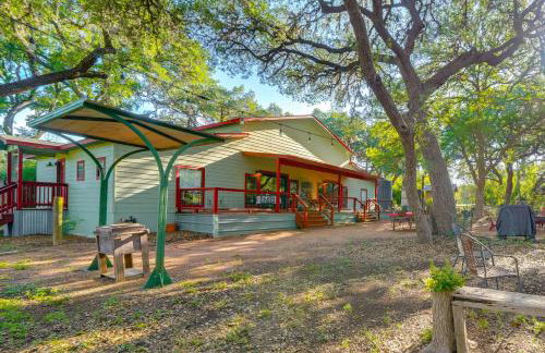 Peaceful Helotes Cabin Fire Pit, 9 Mi to Old Town - Foto 26