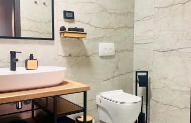 Modern Apartment with Fireplace & Stylish Kitchen - Photo 12