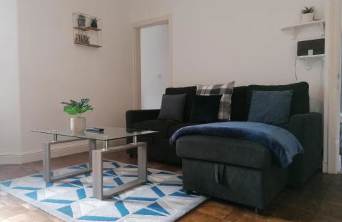 Chester 4 Bedroom House, Contractors & Leisure by Rework Accommodation - Photo 2