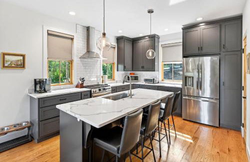 Dockside of the Moon - Photo 14