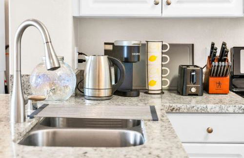 Lux Oasis in Woodland Hills - Foto 24