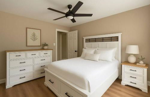 3BR Elam Retreat • Work & Rest - Photo 20