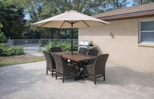 Spacious Upadated 2 King Beds Pets Welcome With Large Private and Fenced Yard Minutes to Beaches - Photo 19