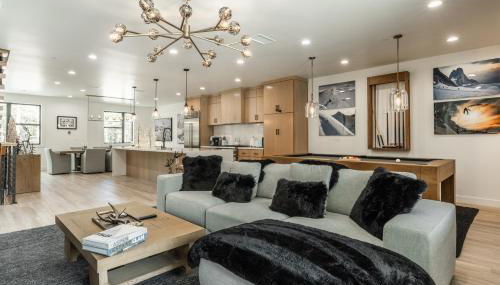 New Luxury 4BR /3BA Obsidian Reserve #110 – Hot Tub, 2-Car Garage, Pool Table, Mount Views! - Foto 4